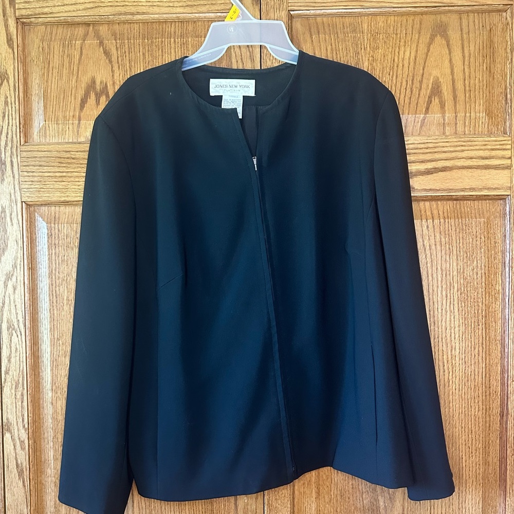 Jones New York Platinum Jacket with Pockets!
